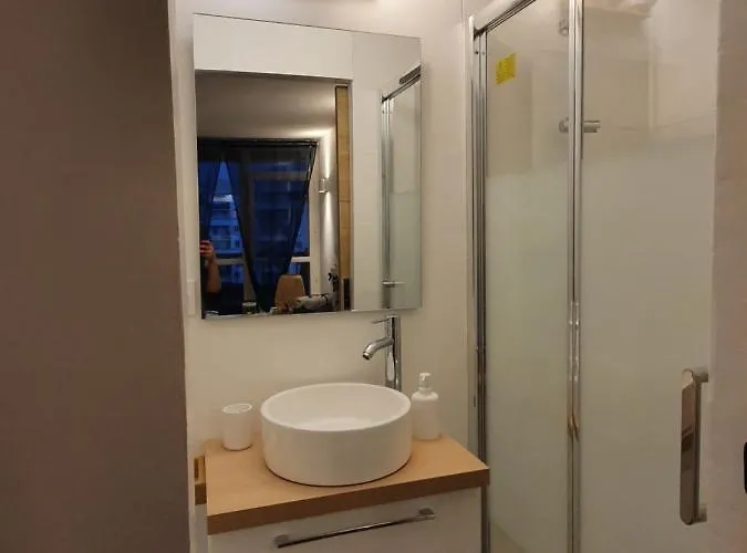 T2 Lumineux Centre Proche Metro, Parking Gratuit,1 Chambre, 1 Grande Piece A Vivre