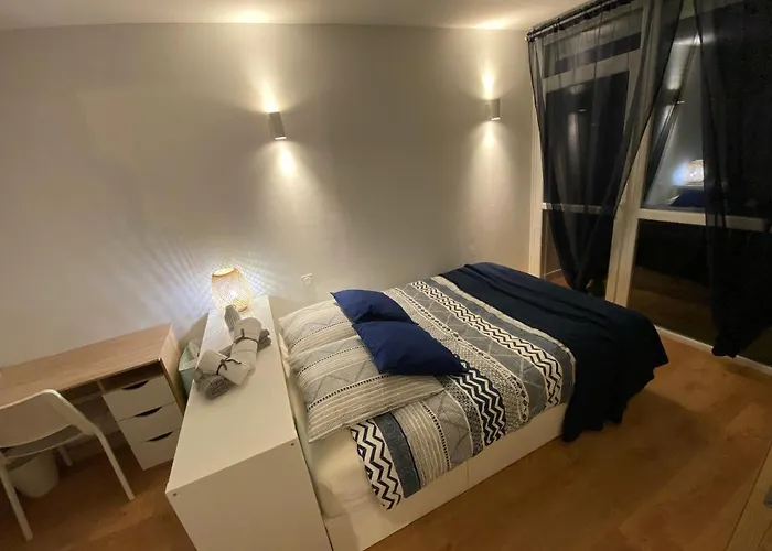 T2 Lumineux Centre Proche Metro, Parking Gratuit,1 Chambre, 1 Grande Piece A Vivre *